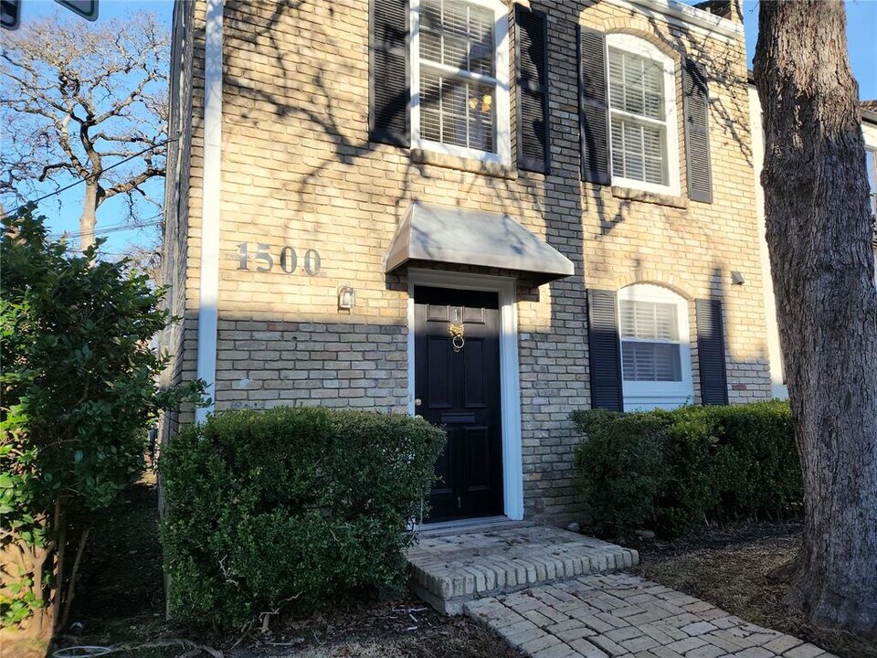 1500 Elton Ln in Austin, TX - Building Photo