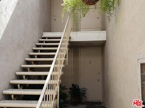 833 Moraga Dr in Los Angeles, CA - Building Photo - Building Photo