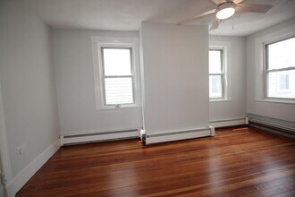 12 Albion Pl, Unit #2 in Boston, MA - Foto de edificio - Building Photo