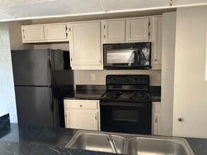 1733 Crest Grove Dr in Arlington, TX - Building Photo - Building Photo