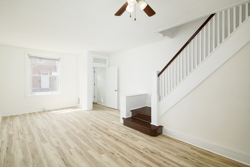 635 W Russell St Photo