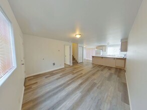 1990 N 10th St in Springfield, OR - Building Photo - Building Photo