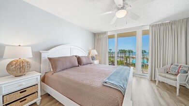 7205 Thomas Dr in Panama City Beach, FL - Foto de edificio - Building Photo