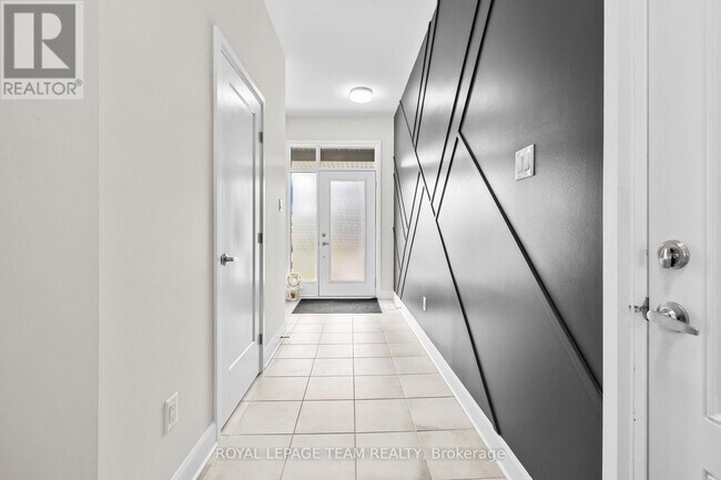 908 Clarkia St in Ottawa, ON - Building Photo - Building Photo