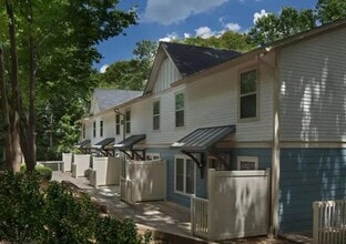 Paces Ridge at Vinings in Atlanta, GA - Building Photo - Building Photo