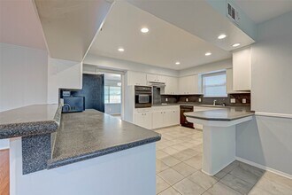 5734 Spellman Rd in Houston, TX - Building Photo - Building Photo