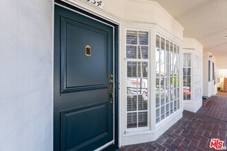 1654 N Sierra Bonita Ave in Los Angeles, CA - Foto de edificio - Building Photo