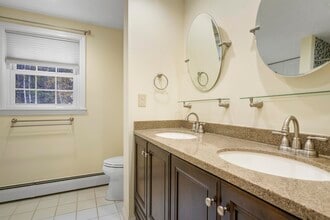 13 Bear Hill Rd in Windham, NH - Building Photo - Building Photo