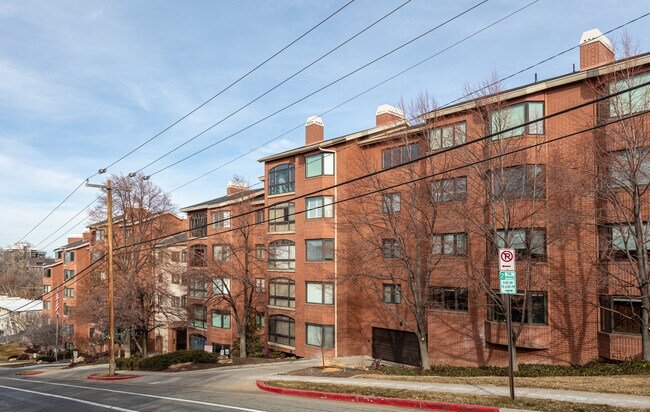 Terrace Falls Condominiums in Salt Lake City, UT - Foto de edificio - Building Photo