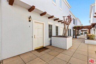 1144 Yale St in Santa Monica, CA - Building Photo - Building Photo