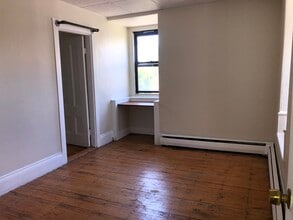 185 Harvard St, Unit 3 in Cambridge, MA - Foto de edificio - Building Photo