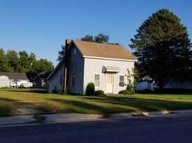 416 1st St SW in Grand Meadow, MN - Building Photo