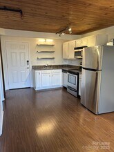 201 S Hoskins Rd in Charlotte, NC - Building Photo - Building Photo