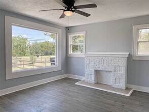 2371 Broadway St in Dickinson, TX - Building Photo - Building Photo