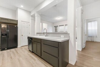 834 Lake Evalyn Dr in Kissimmee, FL - Building Photo - Building Photo