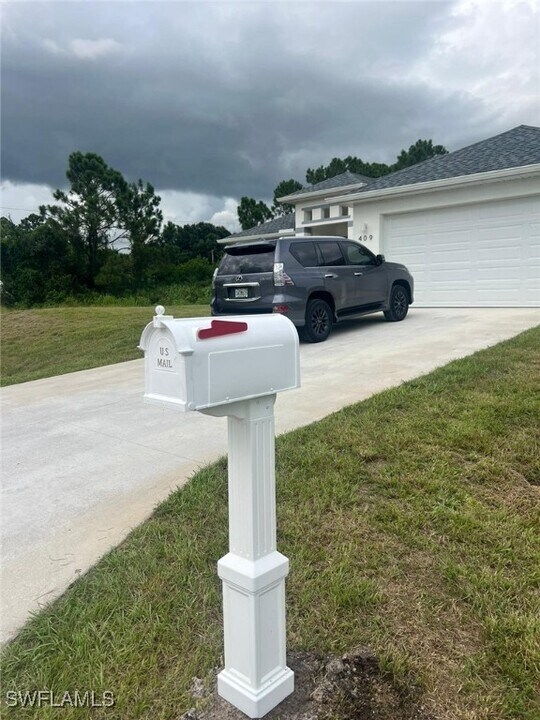 409 Limerick Ave S in Lehigh Acres, FL - Building Photo