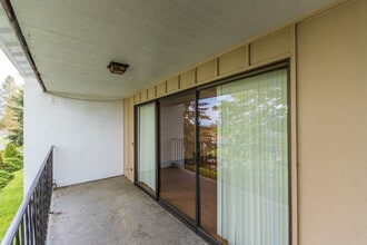 730 SW Harrier Cir in Oak Harbor, WA - Building Photo - Building Photo