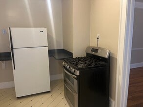 2256 Rexwood Rd, Unit 2nd Floor in Cleveland Heights, OH - Building Photo - Building Photo
