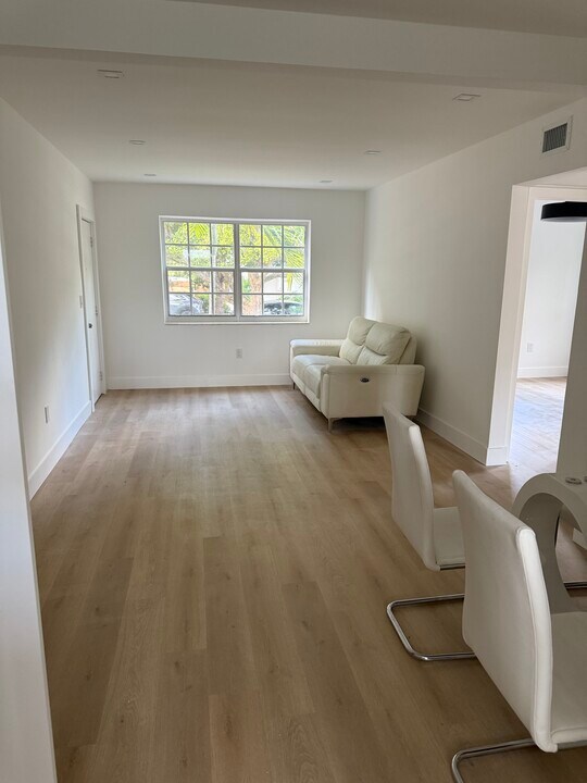 2520 SW 27th St, Unit #1 in Miami, FL - Building Photo