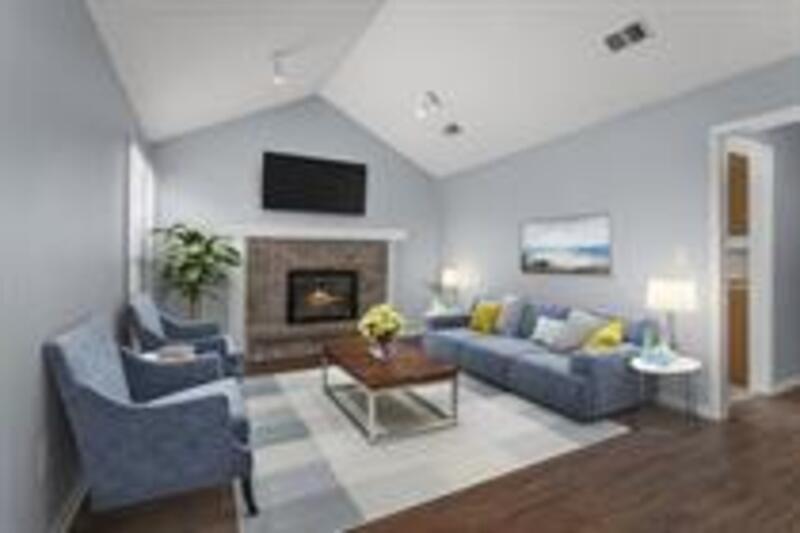 402 NE Independence Ave in Lee's Summit, MO - Building Photo