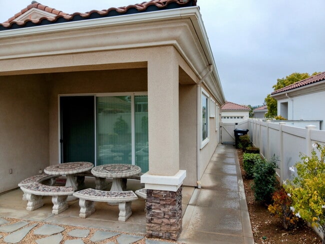 property at 1716 N Forest Oaks Dr