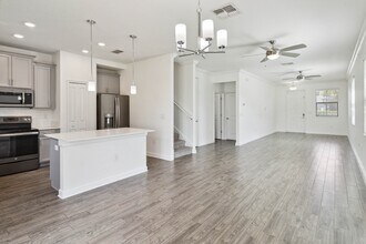 1318 Royal St. George Blvd in Davenport, FL - Foto de edificio - Building Photo