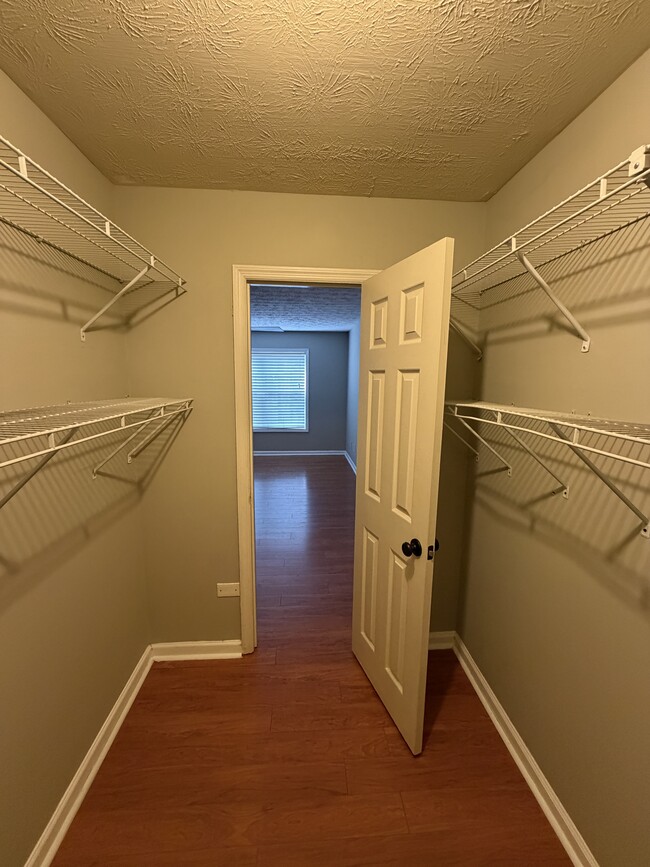 1394 N Crossing Dr NE, Unit 1394 in Atlanta, GA - Foto de edificio - Building Photo