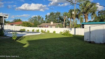 801 Young Ave NW in Palm Bay, FL - Building Photo