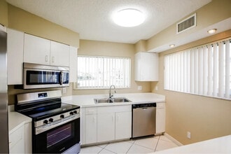 3011 SE 6th Ct in Dania Beach, FL - Building Photo - Building Photo