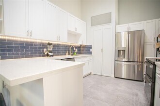 523 Leslie Dr in Hallandale Beach, FL - Building Photo - Building Photo