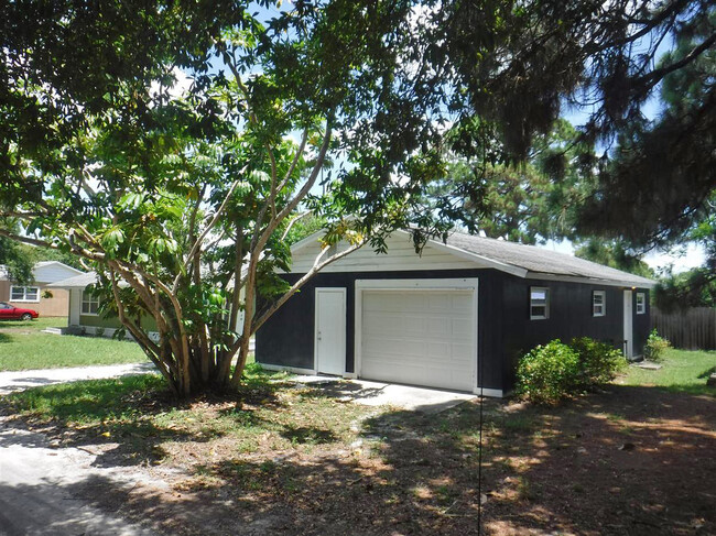 3250 S 7th St in Fort Pierce, FL - Building Photo - Building Photo