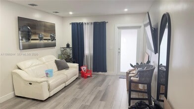 434 Tamiami Blvd in Miami, FL - Building Photo - Building Photo