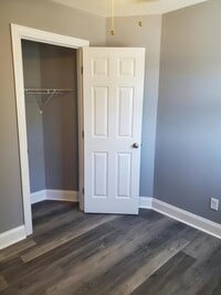 1607 Division St photo'