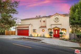 728 Montecito Dr in Los Angeles, CA - Building Photo
