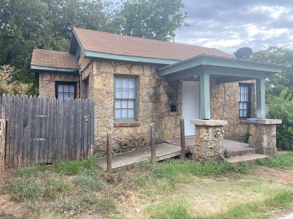 1117 E South 11th St in Abilene, TX - Building Photo