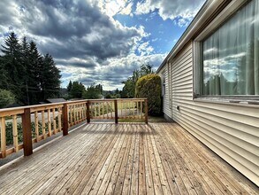 1137 Naval Ave in Bremerton, WA - Building Photo - Building Photo