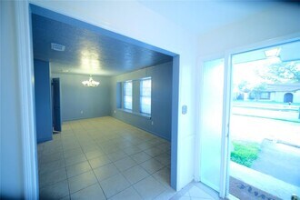 12327 Bexley Dr in Houston, TX - Foto de edificio - Building Photo