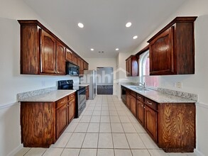 73 N Highland Dr in Sanger, TX - Building Photo - Building Photo