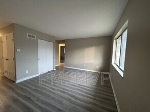 834 Whitethorne Ave in Columbus, OH - Building Photo - Building Photo