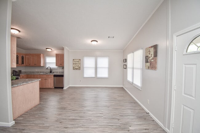 807 E Mesquite Ln in Victoria, TX - Building Photo - Building Photo