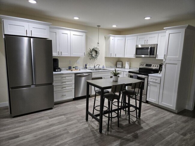 1326 E Monroe St in Mount Pleasant, IA - Building Photo - Building Photo