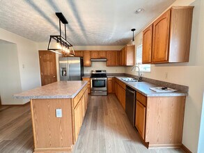 1553 Grove Hill Dr in Columbus, OH - Building Photo - Building Photo