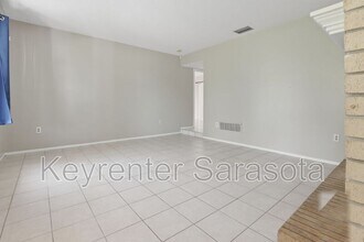 5645 N Tuttle Ave in Sarasota, FL - Building Photo - Building Photo