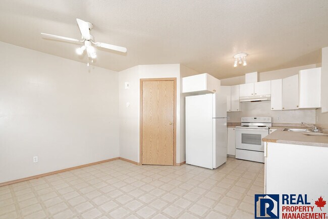 10019-10108 108 Ave in Grande Prairie, AB - Building Photo - Building Photo