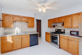 612 Maple Ct in Mount Prospect, IL - Building Photo - Building Photo