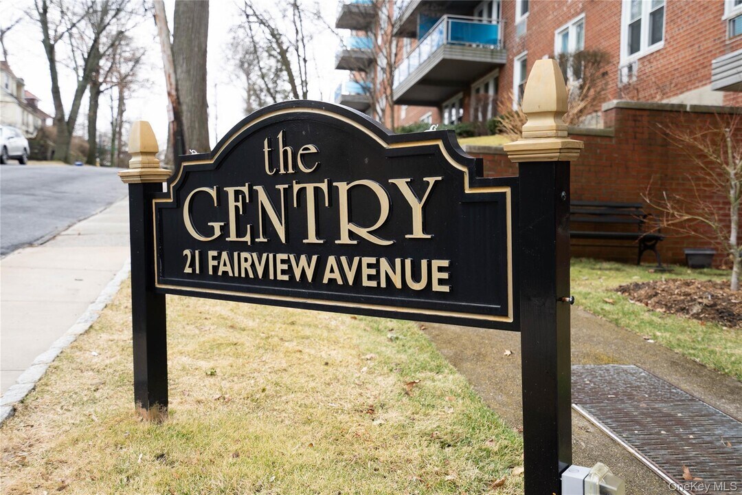 21 Fairview Ave in Tuckahoe, NY - Building Photo