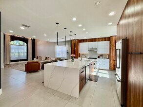 1534 Newhaven Point Ln in West Palm Beach, FL - Building Photo - Building Photo