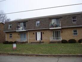 371 Kendall Ave, Unit 1 in Campbell, OH - Building Photo