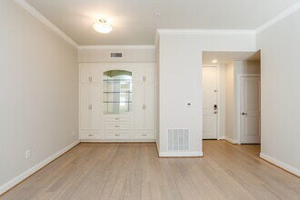 300 St Joseph Pkwy in Houston, TX - Building Photo - Building Photo