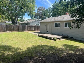 1219 Burbank Ave in Santa Rosa, CA - Building Photo - Building Photo